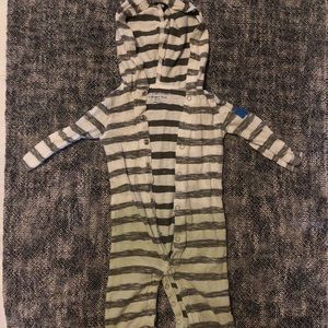 Burt’s Bees hooded jumpsuit 0-3 month